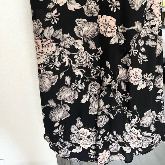 •ASTR FLORAL HIGH LOW DRESS• - Picture 2 of 3